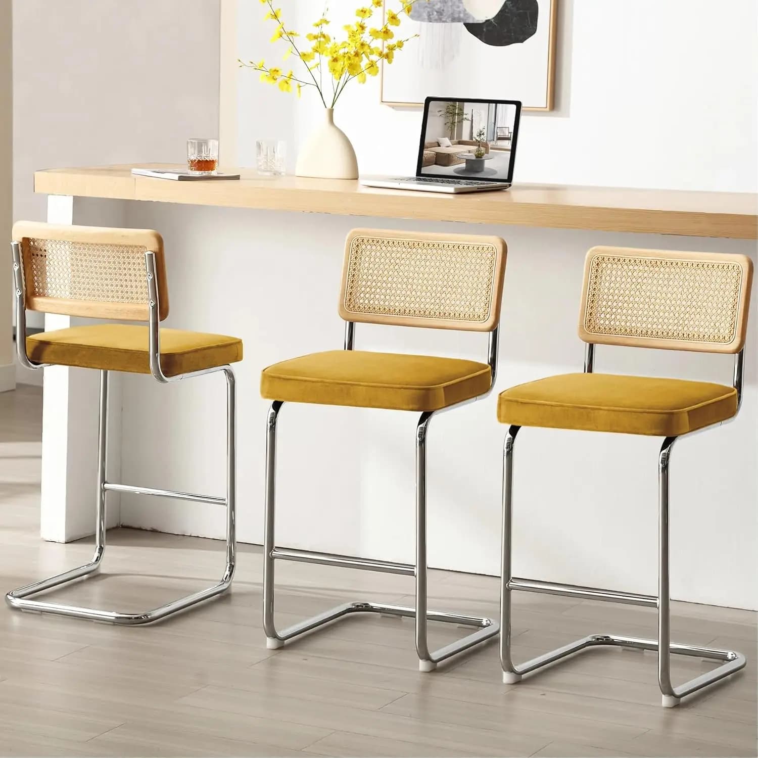 Sgabello da bancone in rattan da 26 pollici, struttura in legno di velluto della metà del secolo, base cromata, isola da cucina, set giallo, 3 personalizzati