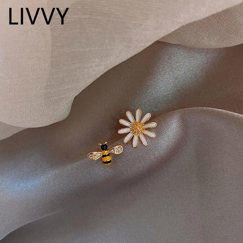 LIVVY Nuovi orecchini asimmetrici a forma di fiore di moda INS Trendy carino nero goccia smalto ape gioielli da festa per le donne