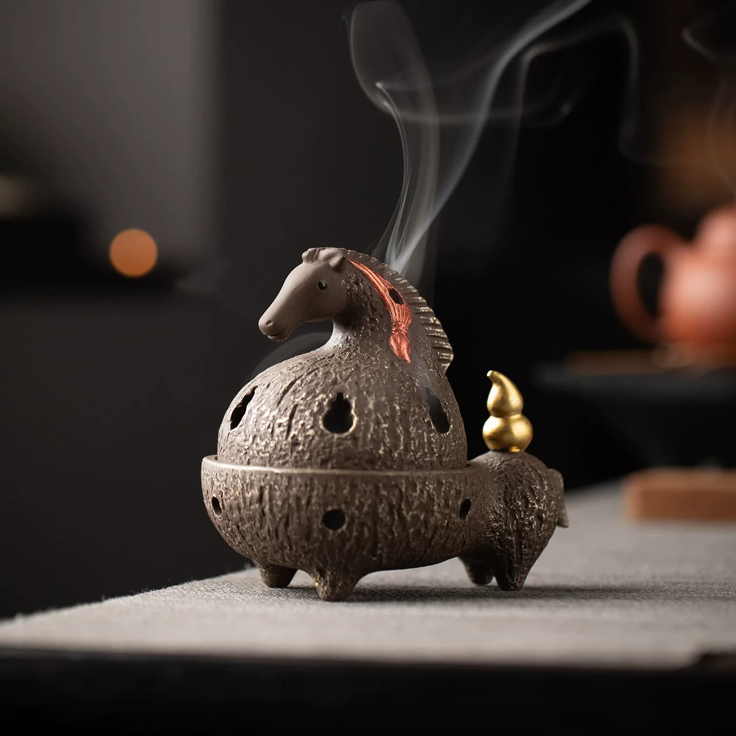 Bruciatore di incenso antico Zisha Tang Horse, incensiere in ceramica per incenso in stick, decorazione per la casa con statua di cavallo della fortuna, ornamento da tavolo Zen