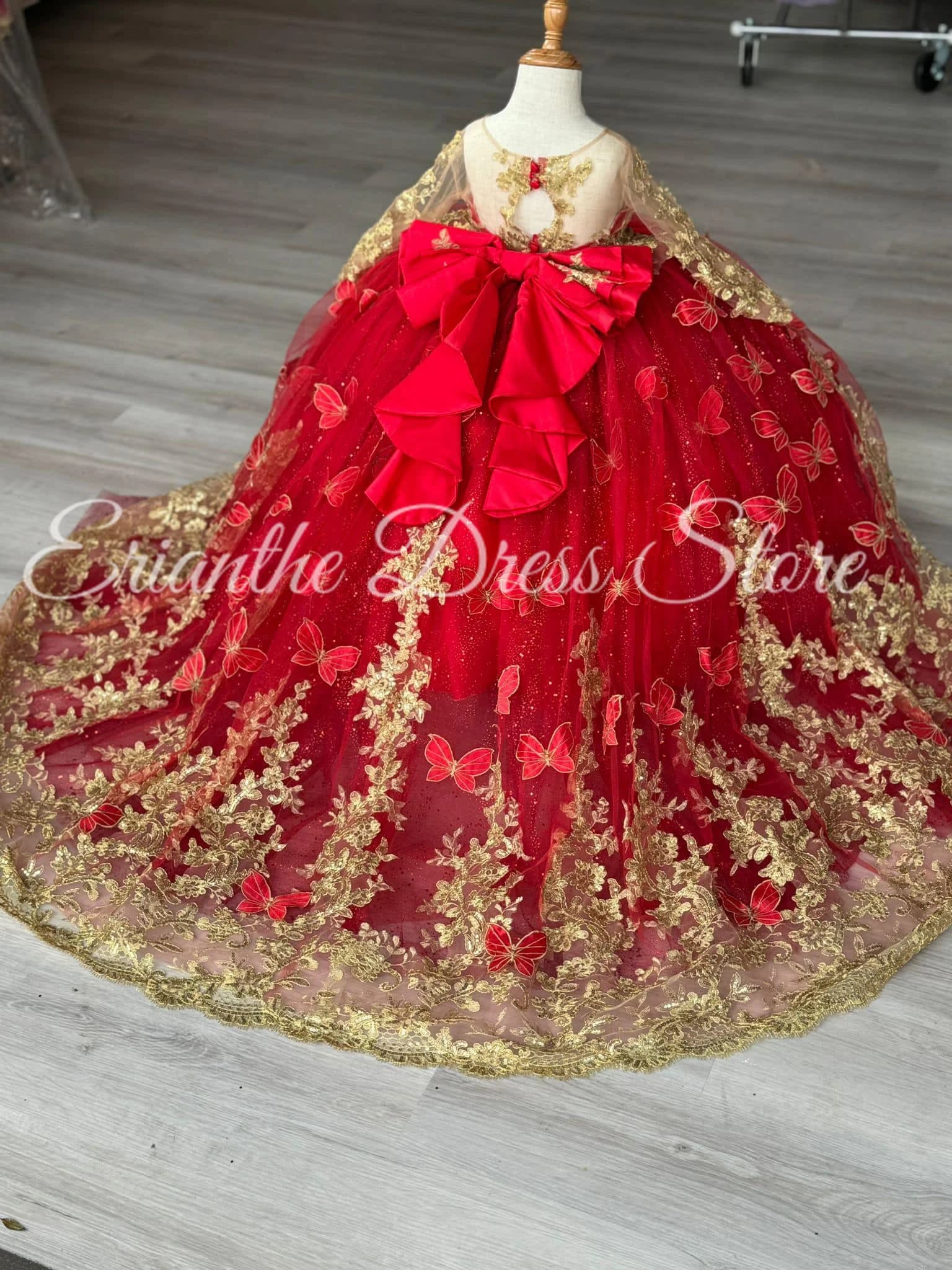 Abito da ragazza di fiore lucido con applique a farfalla rossa 3D per abiti da ballo per prima comunione per feste di compleanno per bambini in tulle di pizzo personalizzato