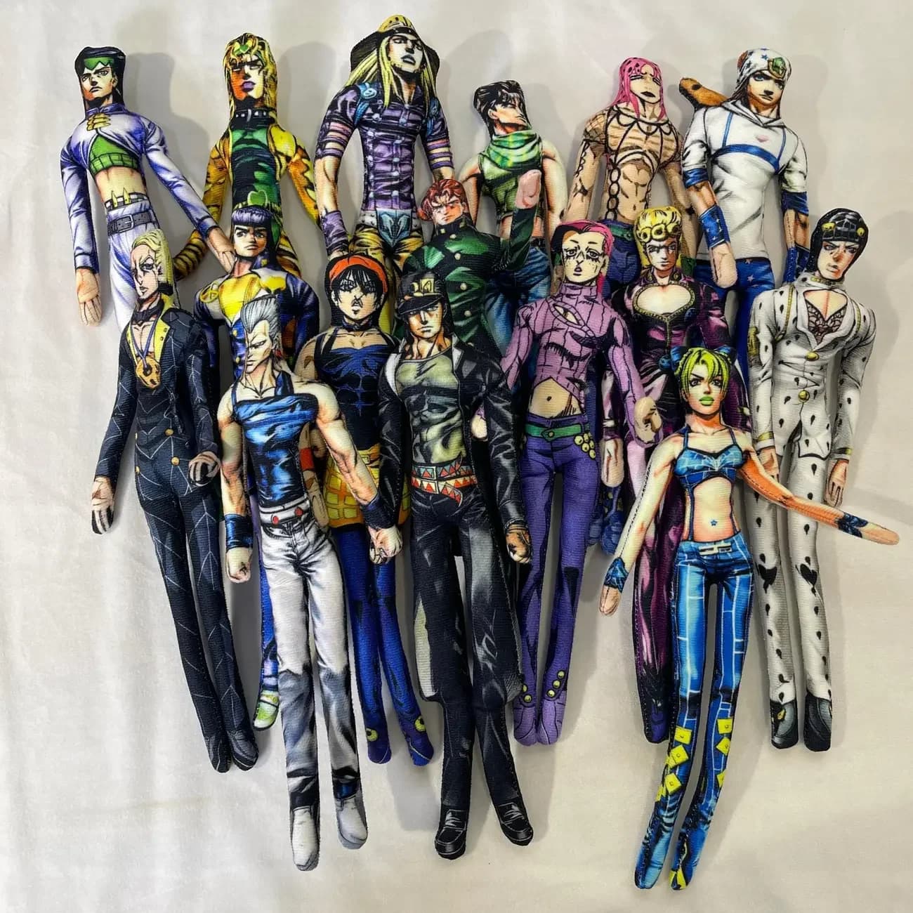 Peluche di Jotaro Kujo da 28cm di JoJo's Bizarre Adventure con Corpo Articolato, Morbido, per Decorazione Casa, Ufficio, Regalo per Fan