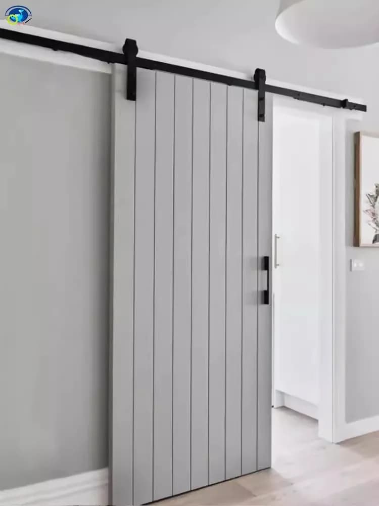 Porte interne insonorizzate per interni in legno di quercia verticale dal design villa, porte interne per fienile per casa