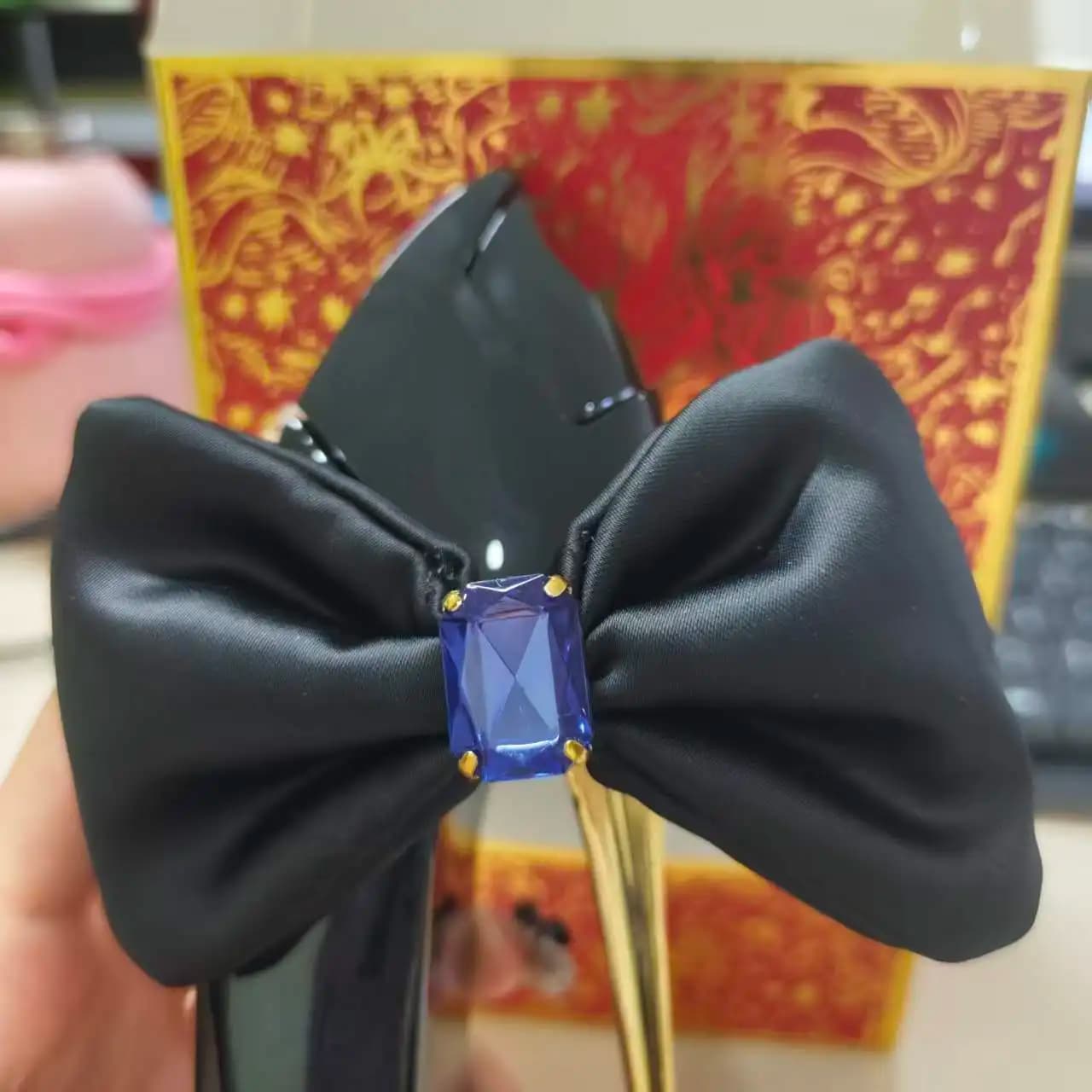 Profumo Carolina Herrera per scarpe con tacco alto, flacone nero brillante e fiocco in velluto, regalo perfetto, fragranza a lunga durata