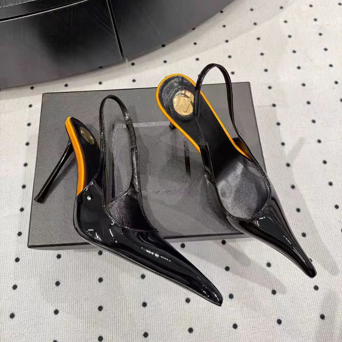 Tacchi alti da donna Primavera e autunno Tacchi alti a punta Baotou casual con sandali tinta unita tinta unita Tacchi alti da banchetto.