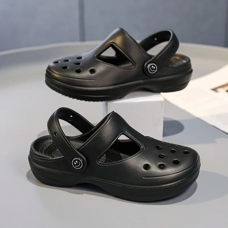 Kids Sandals Summer EVA Clogs for Children Soft Thick Bottom Garden Shoes for Girls 2026 New Design Beach Shoes Fashion Slippers