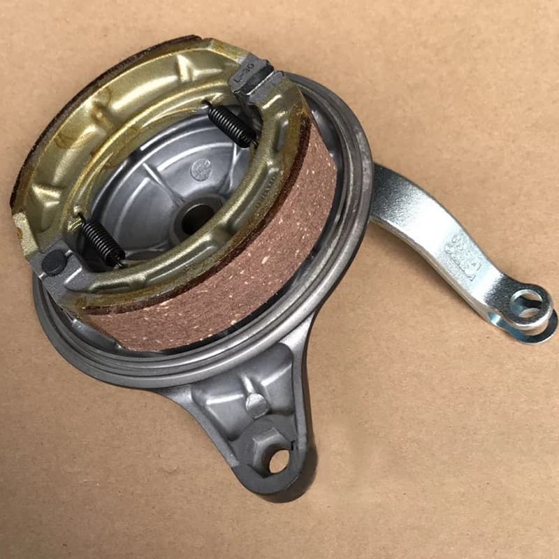 Copertura del tamburo del gruppo piastra freno posteriore originale di fabbrica del motociclo con pastiglie per Kymco Ck125-7e Lieluzhe125