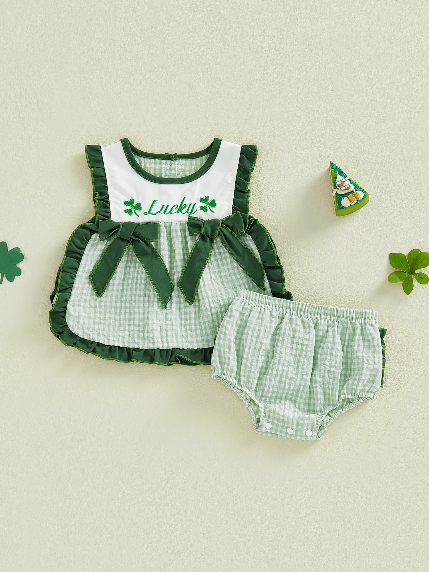 Adorabile set di abiti scozzesi per bambina di San Patrizio con ricami trifoglio e dettagli con volant - Completo da 2 pezzi
