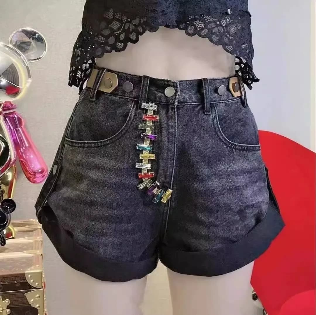 Shorts in denim a vita alta con catena di strass Y2K, jeans casual con orlo arrotolato per donna, streetwear estivo