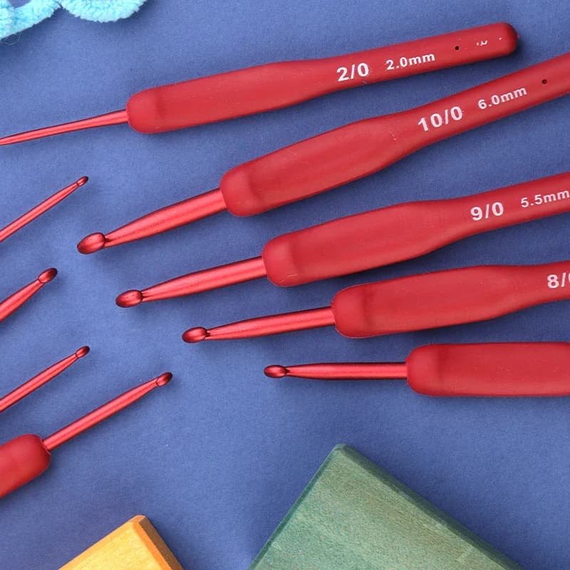 9PCS Red Crochet Hook Ergonomic Handle for Arthritic Hands Extra Long Knitting Needles for Beginners and Crocheting Yarn
