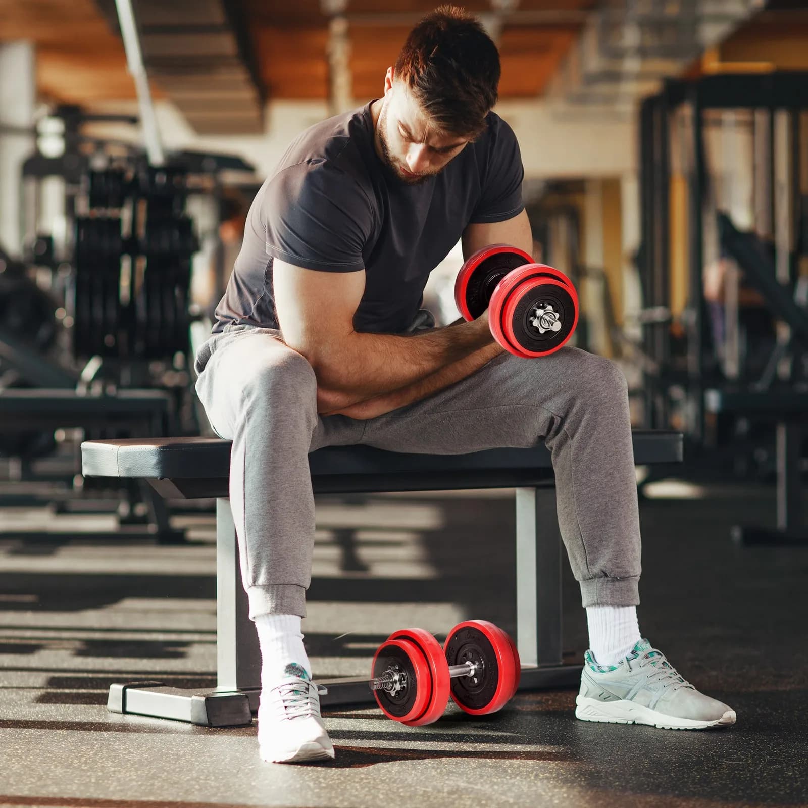 Set pesi per palestra domestica con opzioni di manubri e bilanciere per allenamento completo del corpo