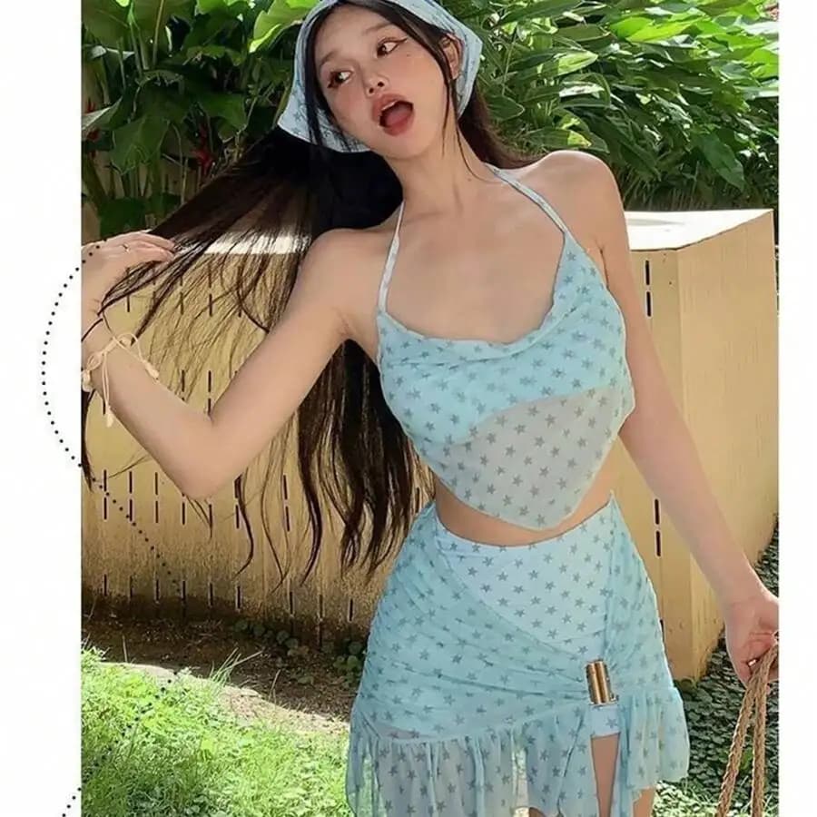 Set bikini a due pezzi con stampa Mint Star, top push-up e slip con gonna
