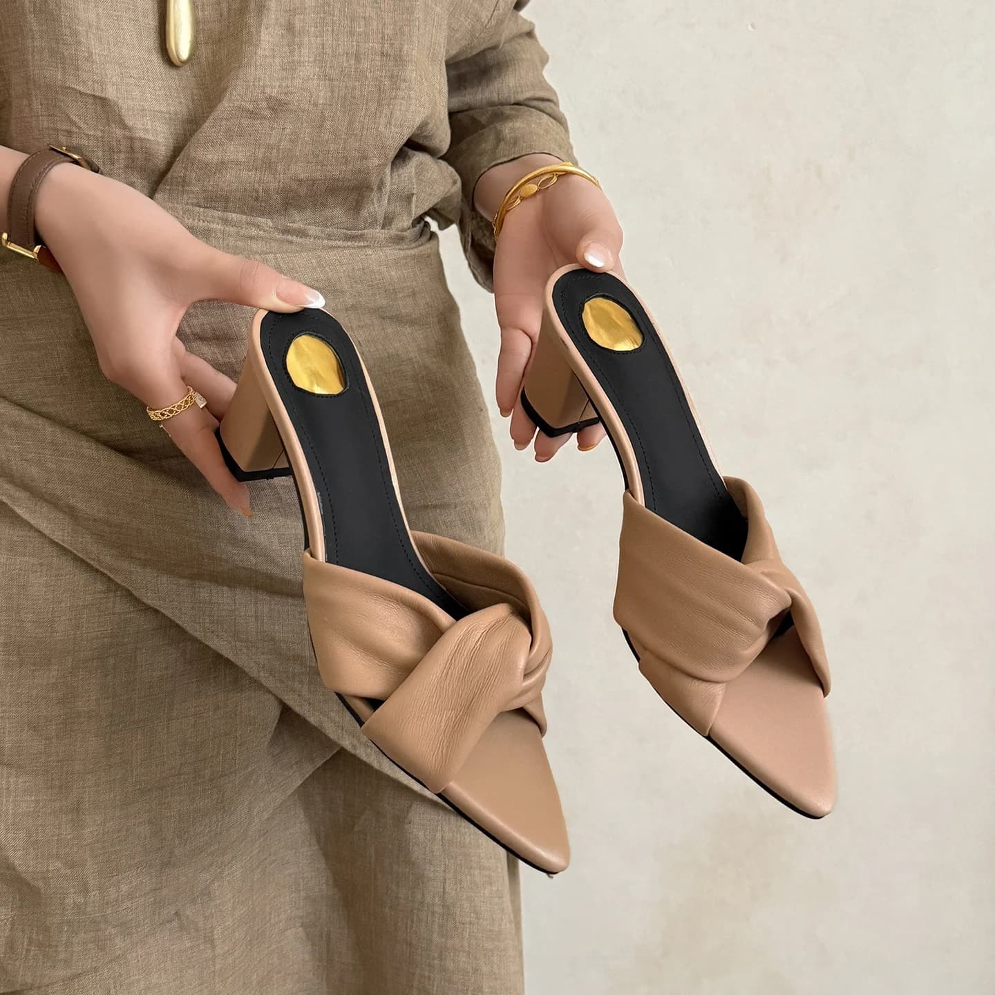 Womens Summer Sandals Lady Mules Basic Style Elegant Shoes French Style Trendy Slippers Genuine Leather Women Pumps