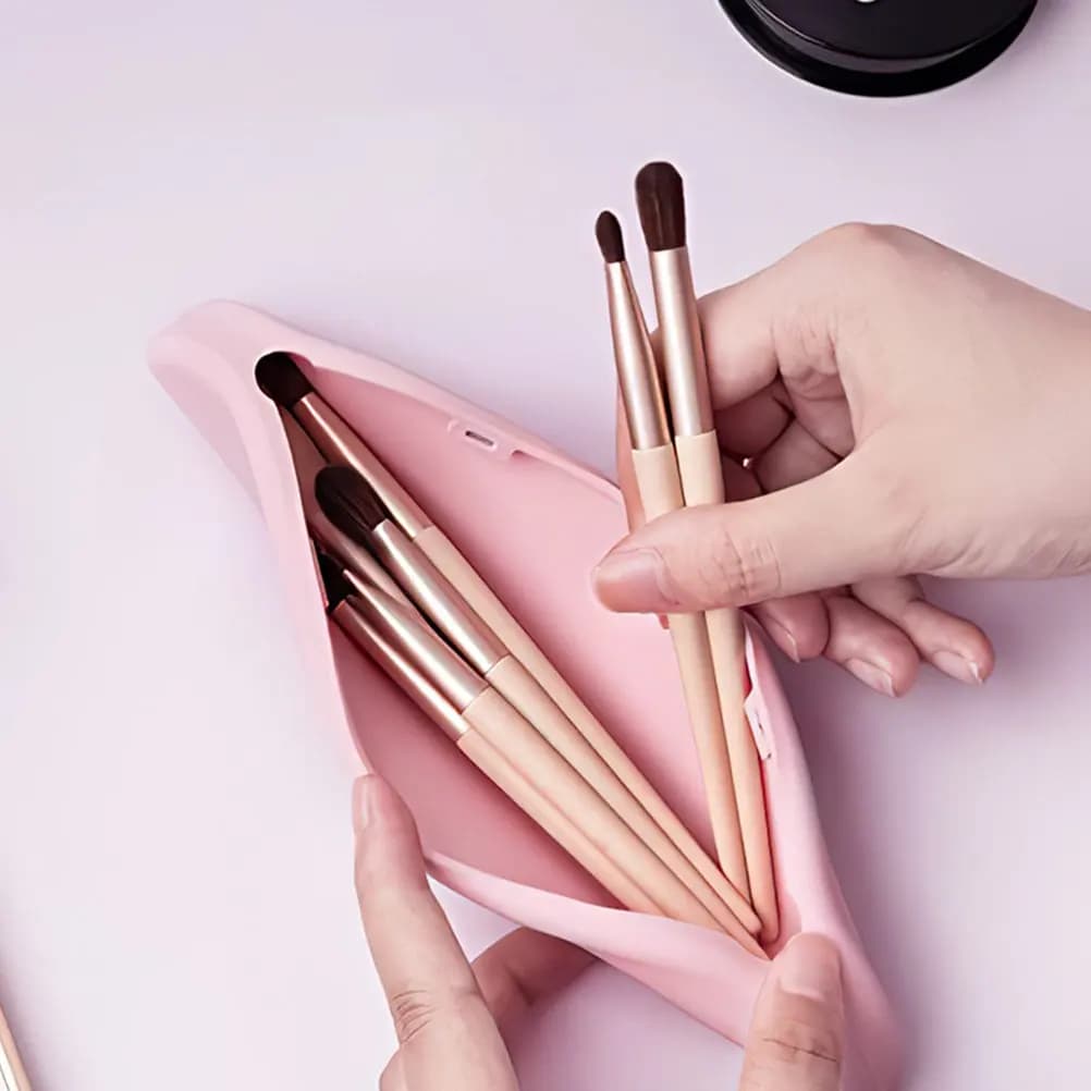 Silicone Makeup Brush Organizer with Magnetic Clasp, Portable Travel Tips for Umbrella, Fondotinta and Labbra Brushes