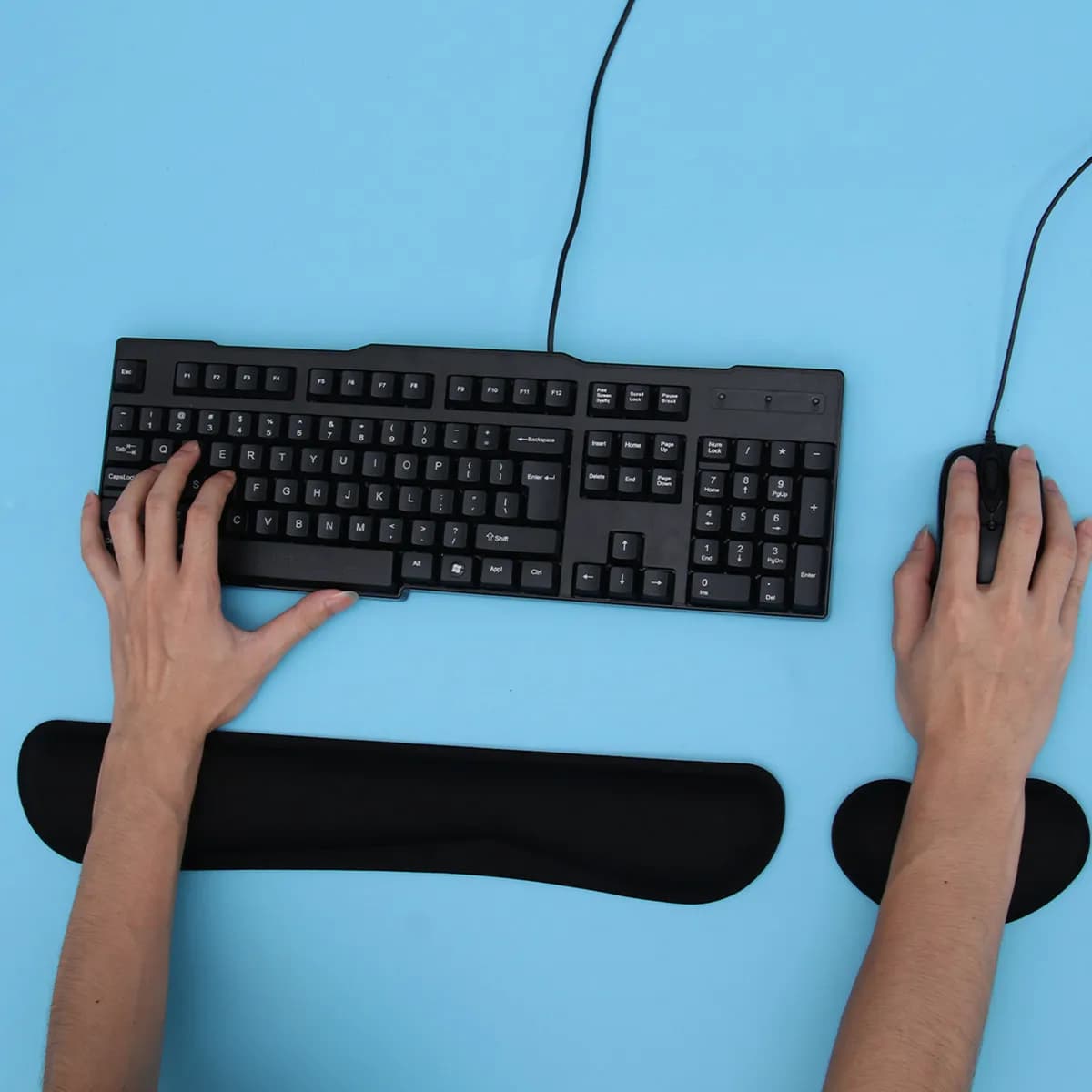 2 Set di Cuscini Ergonomici per Polso e Tastiera, Supporto Antiscivolo in Memory Foam per Comfort a Lungo Termine e Sollievo dal Dolore al Polso per Computer