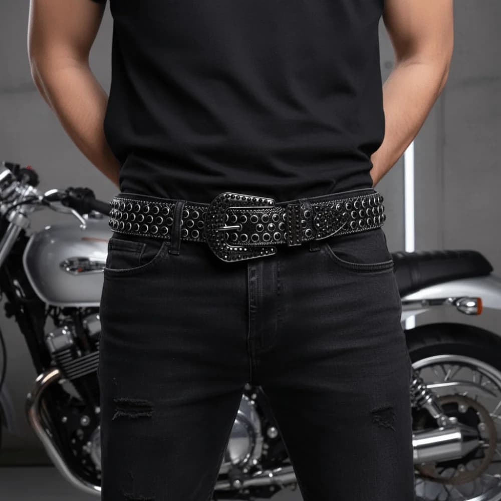 Cintura Western Luccicante con Strass e Perline, Completamente Decorata, in Ecopelle, Accattivante e Glamour