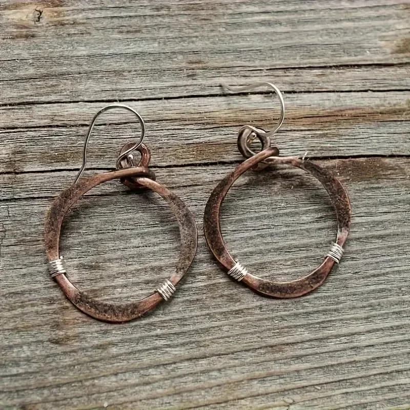 Orecchini avvolti in filo rotondo cavo vintage di vendita caldo per il commercio all'ingrosso di stile bohemien di fascino di moda delle donne