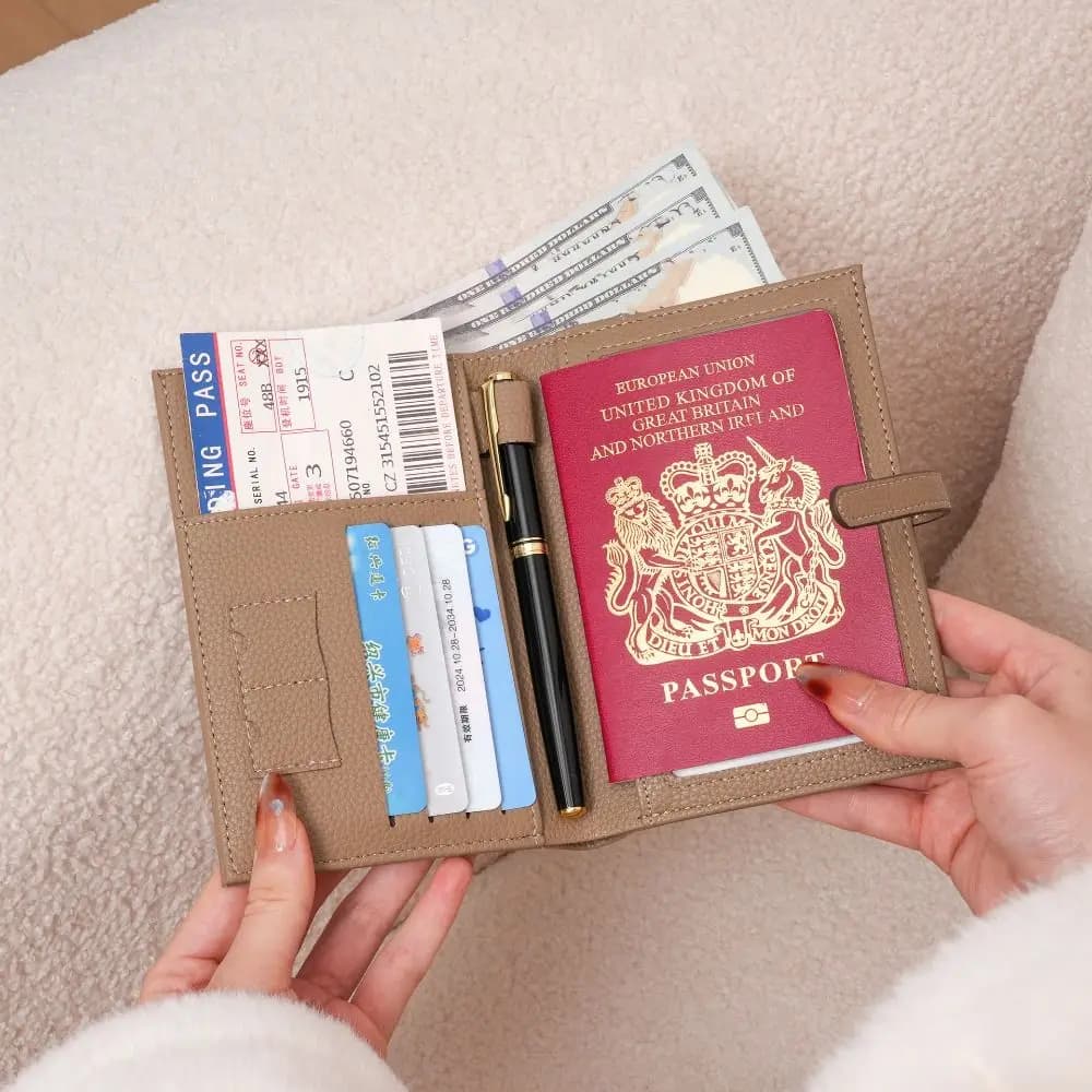 Porta Carte e Passaporto in PU, Custodia per Passaporto, Portafoglio da Viaggio per Check-in Aereo, Porta Biglietti Multifunzionale, Borsa Portaoggetti da Uomo