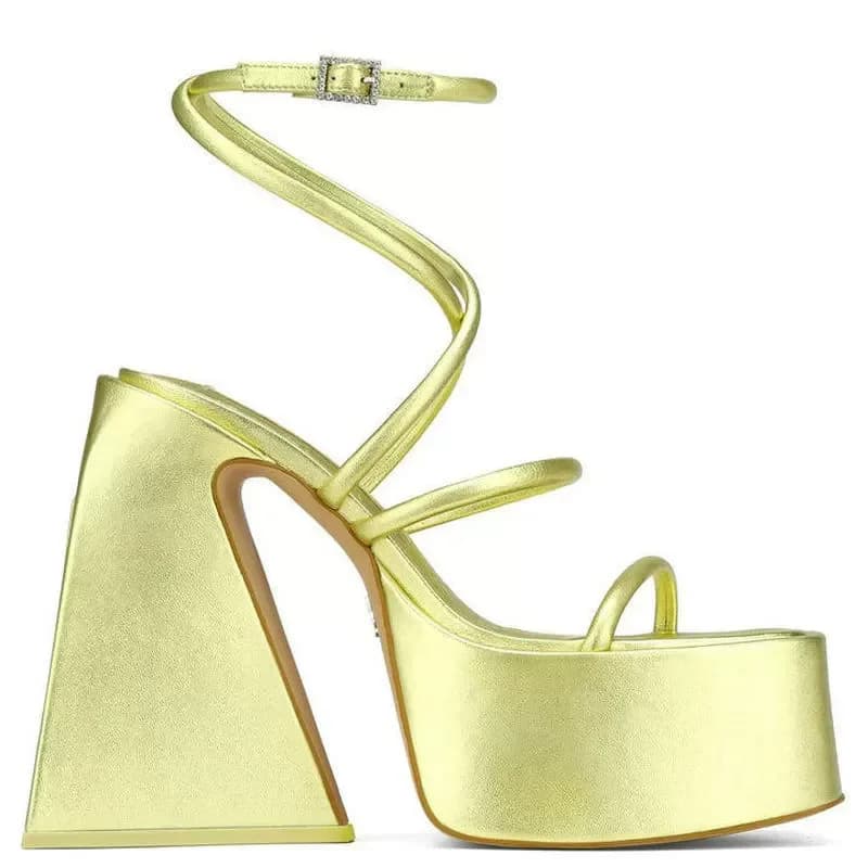 2024 sandali progettati alla moda Punk per le signore bloccano la piattaforma con tacco alto fondo spesso Nightclub Party nuove scarpe da donna fascia stretta