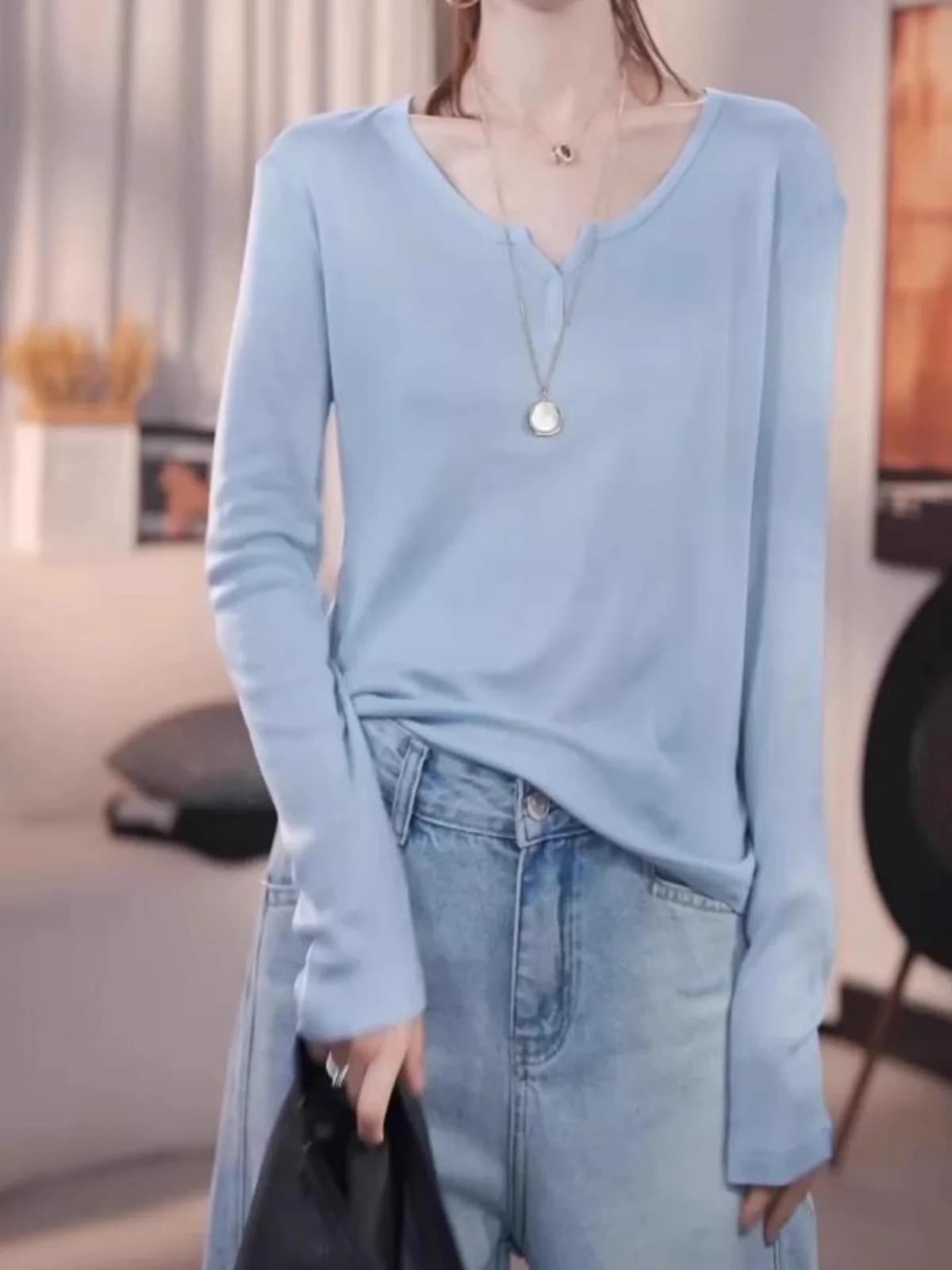 Maglia a maniche lunghe scollo a V da donna taglie forti, versatile ed elegante, top base per la primavera, effetto snellente e modellante, ideale per abbinamenti a strati.
