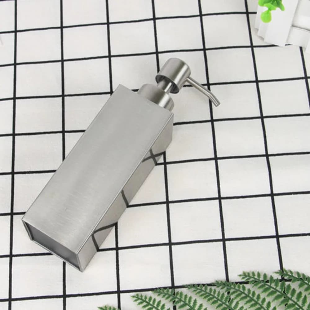 304 Stainless Steel Soap Dispenser 250ml Capacity Silver Lotion Bottle Refillable Manual Press Hand Soap Dispenser