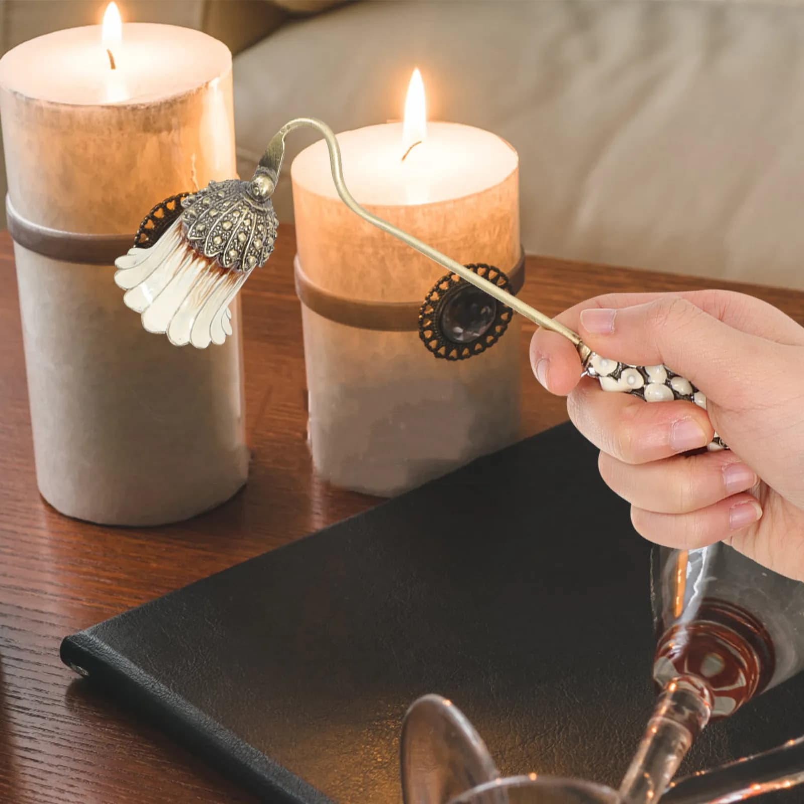 Spegnifiamma in Metallo Premium con Manico Lungo per Candele Profumate, Vasetti Aromaterapici e Decorazioni per la Casa