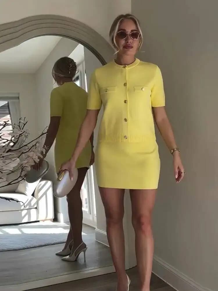 Set di minigonne lavorate a maglia da donna 2 pezzi 2025 Nuovo vestito da donna a maniche corte lavorato a maglia Set casual da due pezzi Vestito estivo da donna BX7H