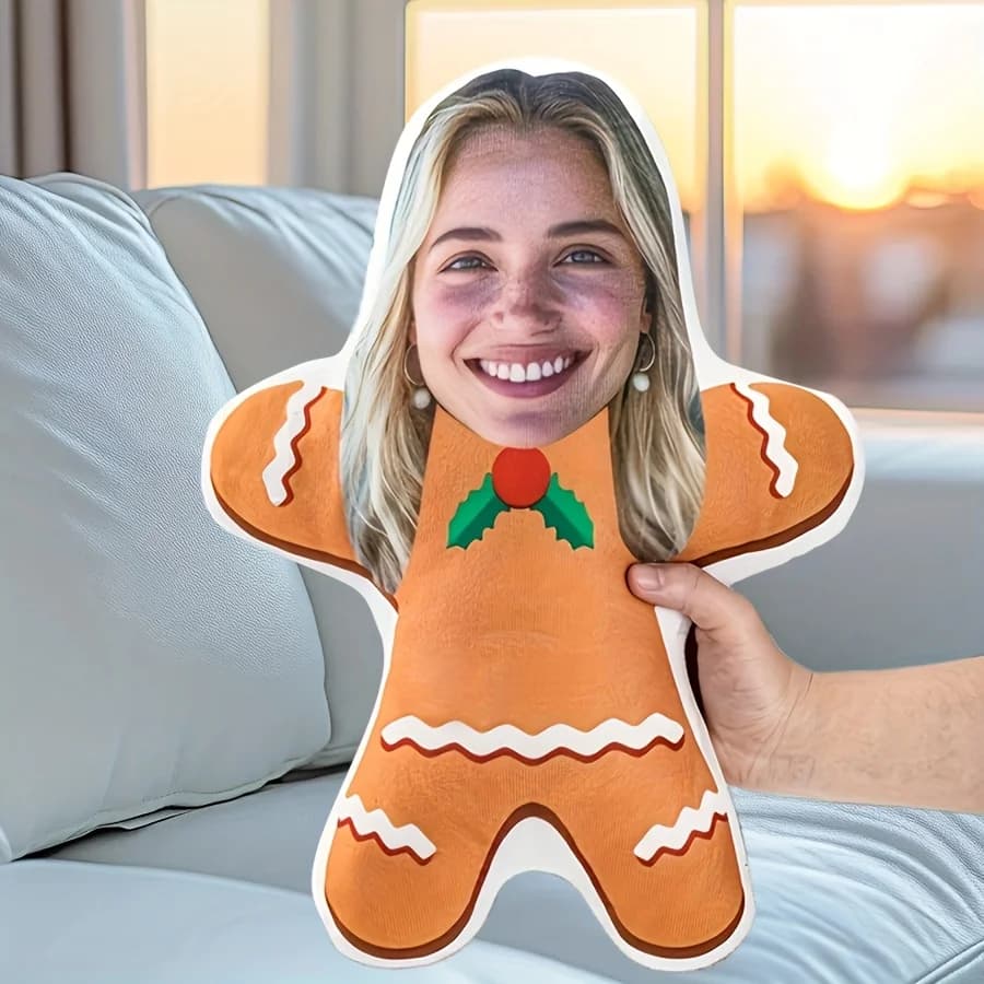 Cuscino natalizio personalizzato in peluche con faccia a forma di pan di zenzero: il perfetto regalo di Natale sia per uomini che per donne