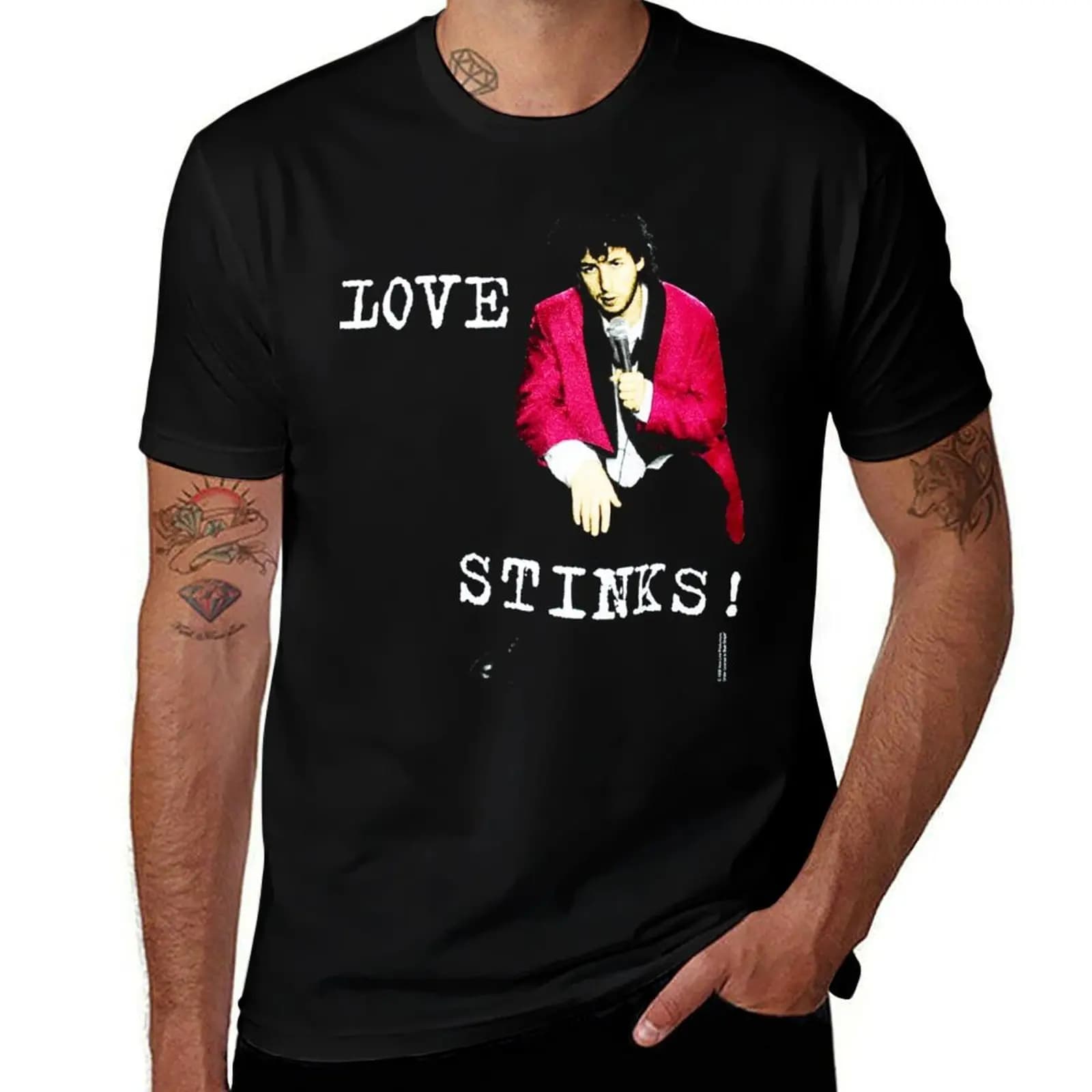 1998 il cantante di matrimonio Vintage LOVE STINKS! T-shirt classica con stampa di Adam Sandler della cultura pop degli anni '90, taglia grande, girocollo