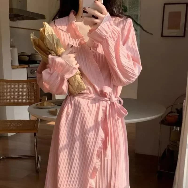 2025 Donna Autunno Inverno Dolce Camicia da notte con scollo a V Dolce Indumenti da notte Lace Up Accappatoio Vestaglia lunga Homewear Pigiama a balze