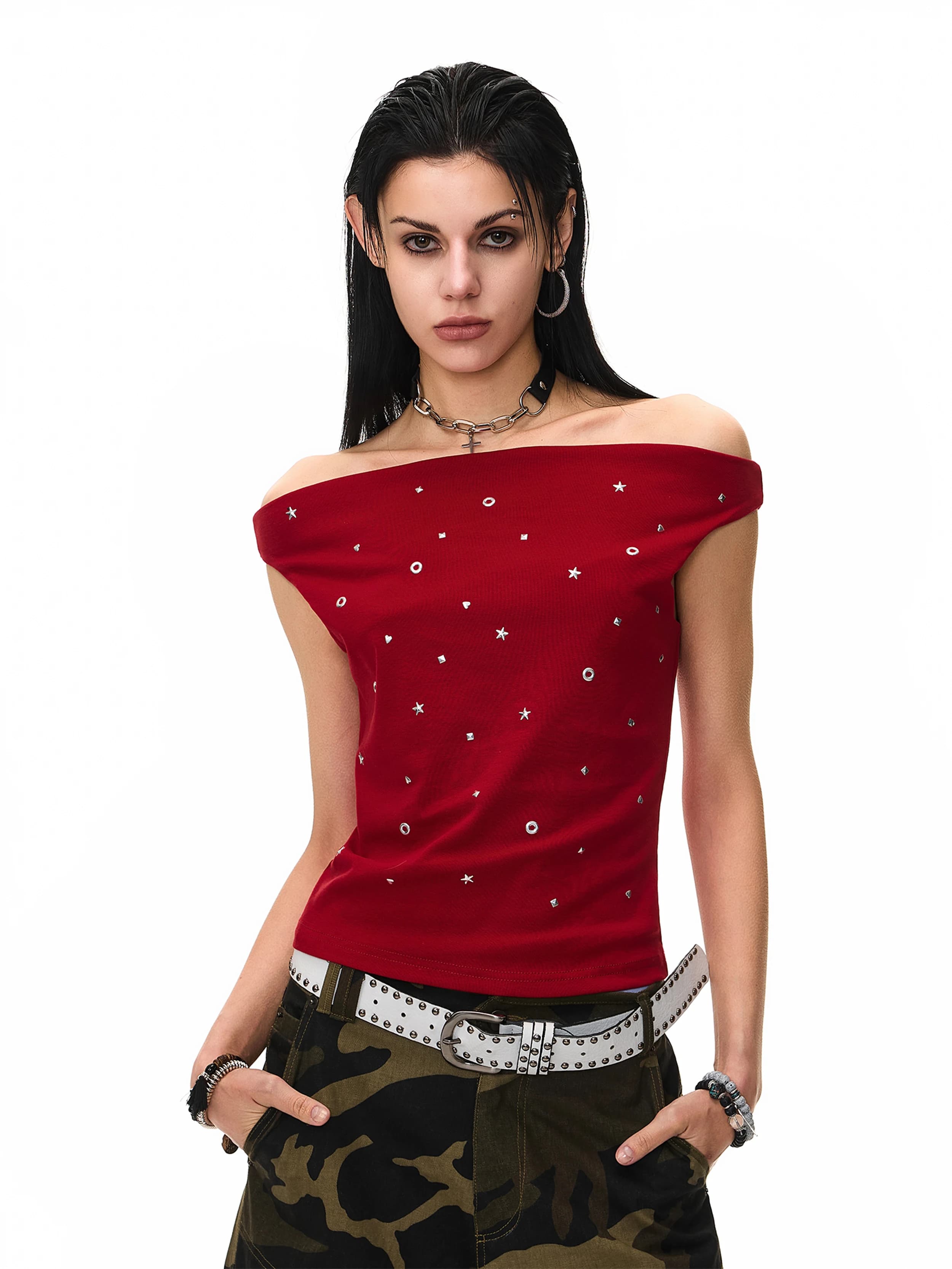 T-shirt slim fit a maniche corte, stile streetwear americano, con rivetti e spalle scoperte, top estivo da ragazza audace, in misto cotone traspirante
