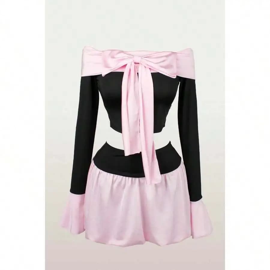 Top da donna con spalle scoperte e fiocco, gonna mini a balze, maniche a campana, estivo