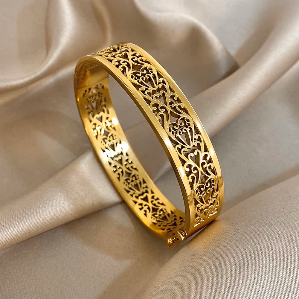 Greatera 65mm Diameter Wide Women's Cuff Bracelet Hollowed-out Heart Pattern Vintage Temperament Stainless Steel Artistic Bangle