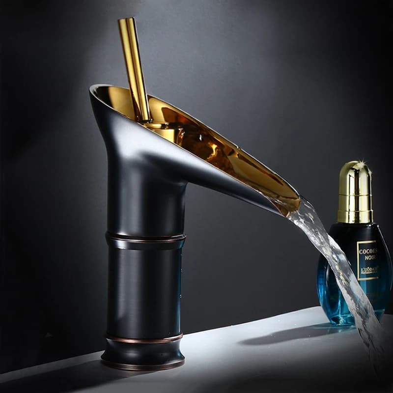 Rubinetti per lavabo con rubinetto a cascata per bagno in oro nero Rubinetti per lavabo in bronzo antico caldo e freddo Rubinetto per lavabo in oro Miscelatore per acqua