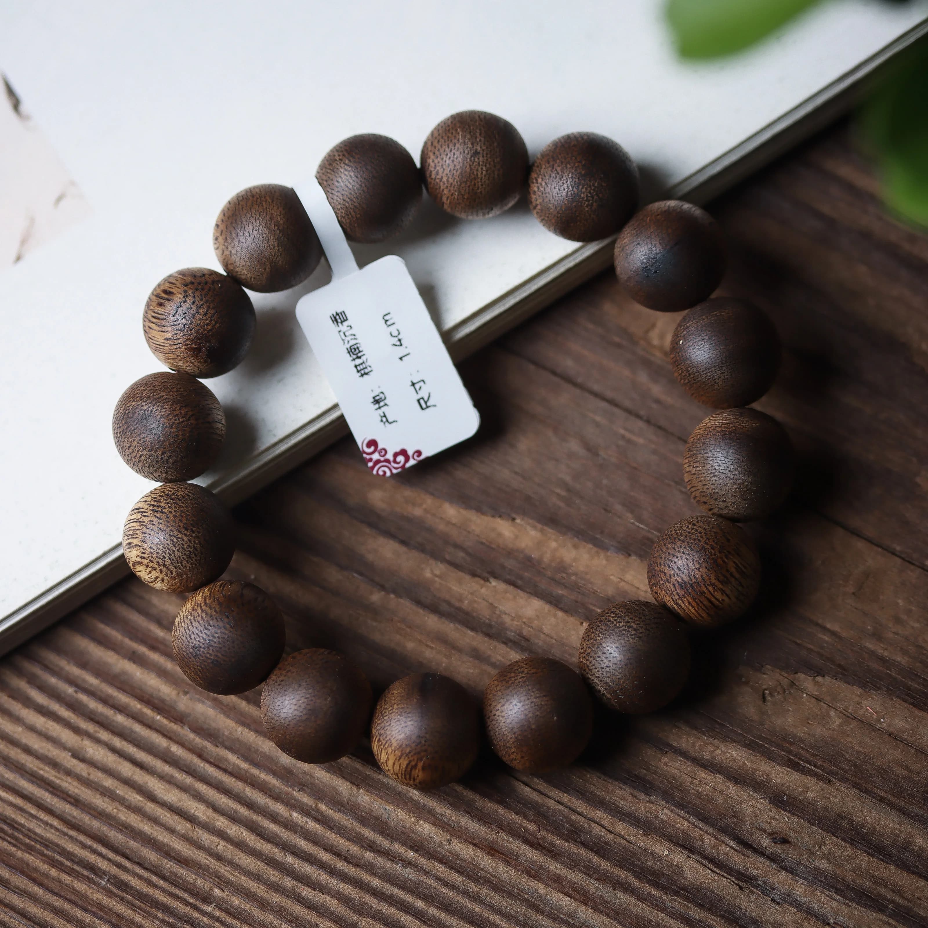 Bracciale Naturale Hainan Kyara con Perle Buddha e Anello Singolo a Scacchiera, Portafortuna Unisex