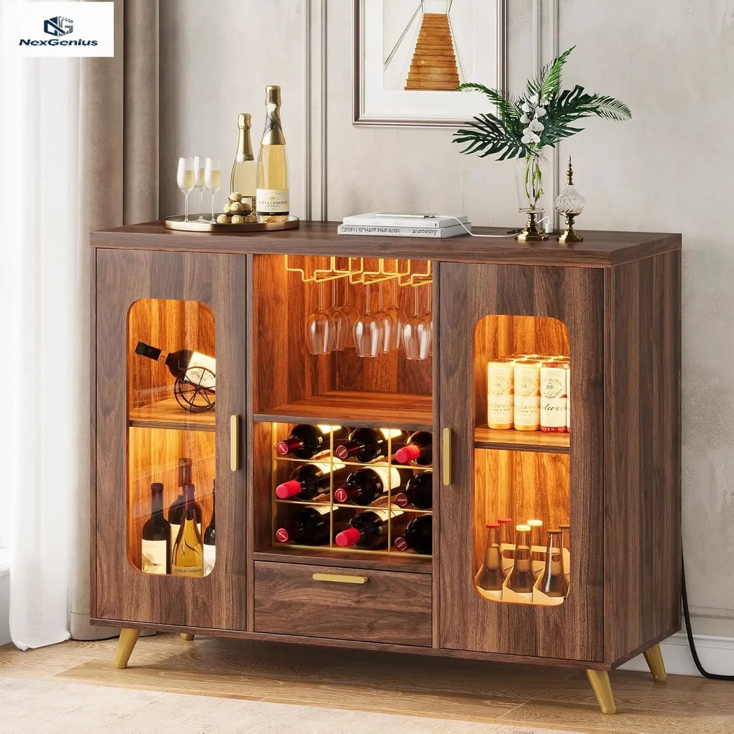 Mobile Bar con Portabicchieri, Prese Elettriche, Luce LED, Armadietto per Liquori in Noce