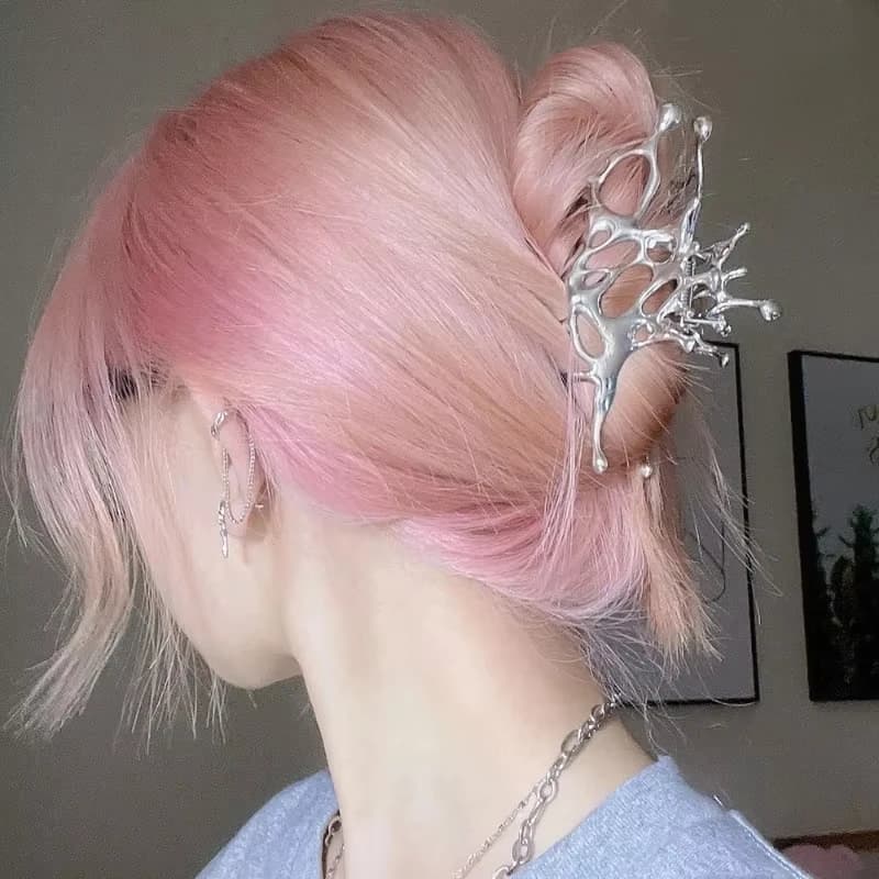 Y2K Metallo liquido Farfalla Artiglio per capelli Forcina Trendy Nuovo design Clip per capelli scavata irregolare Accessori per copricapo da donna