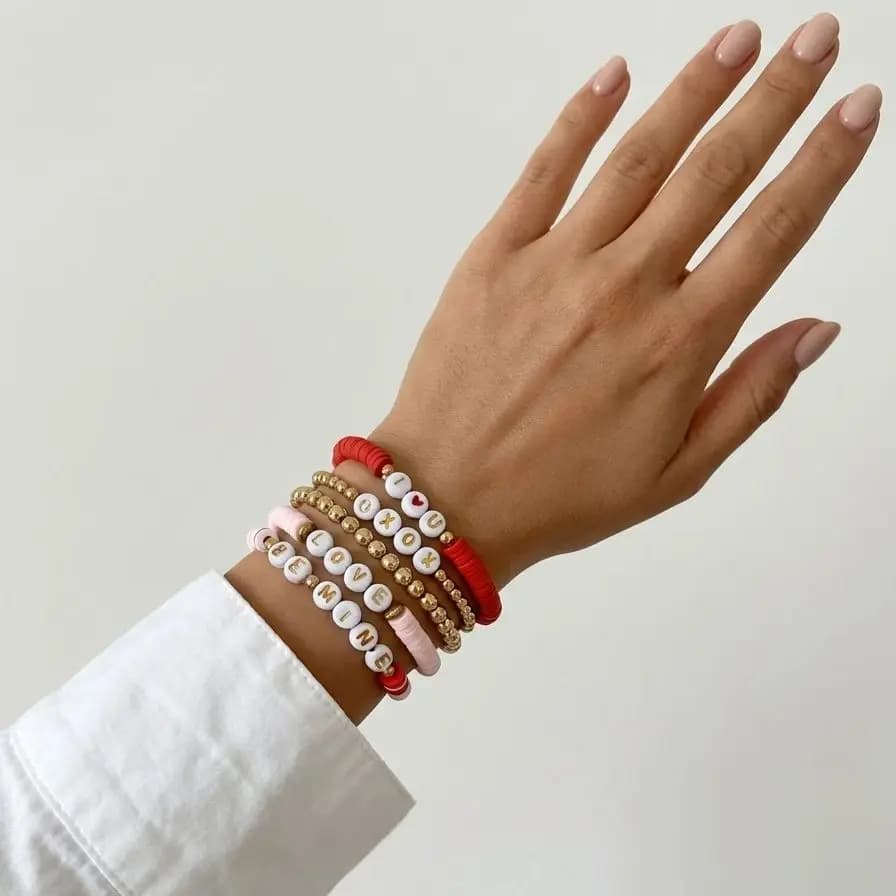 Bracciale multistrato con perline Heishi in argilla polimerica fatto a mano per le donne Bestie Y2K Bracciale impilabile Gioielli Regalo di San Valentino Galentine