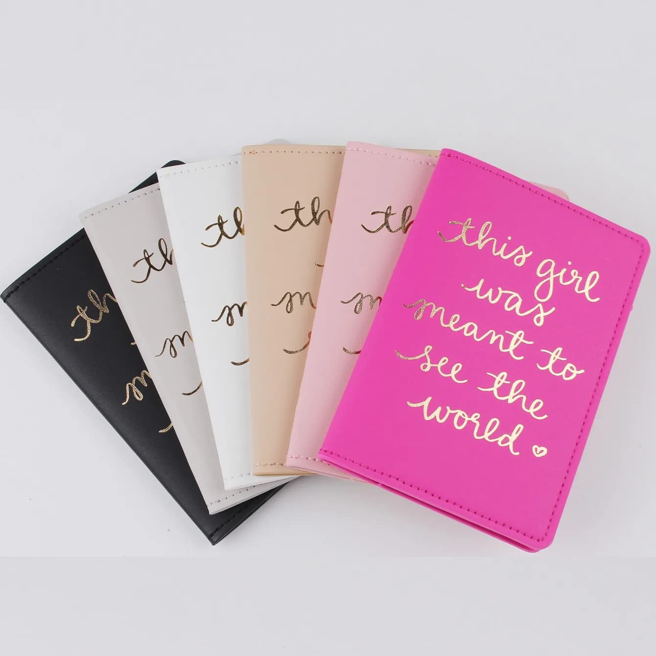 Set di 2 Porta Passaporto in Pelle PU con Lettere, Porta Carte Leggero, Accessori da Viaggio, Portafoglio Regalo per Coppie