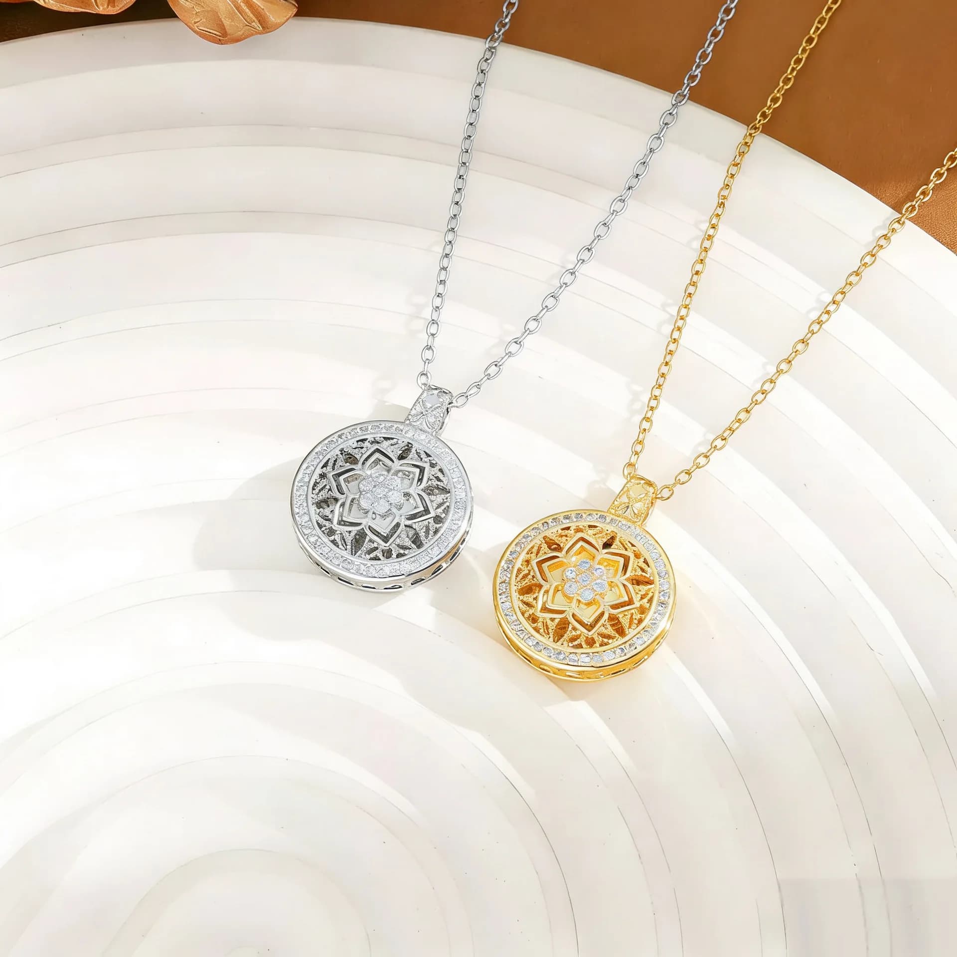 New Eight Treasures Compass Safety Buckle Necklace for Women, Chinese Retro Style, Unique Premium Design Clavicle Chain