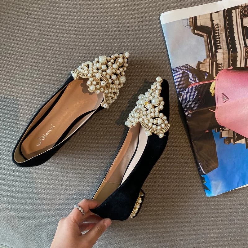Nero Nuova Corona Perla Appartamenti Scarpe da sposa da donna Punta a punta Abito femminile Mocassini Tacco basso perlato Moda donna Stile di lusso 43