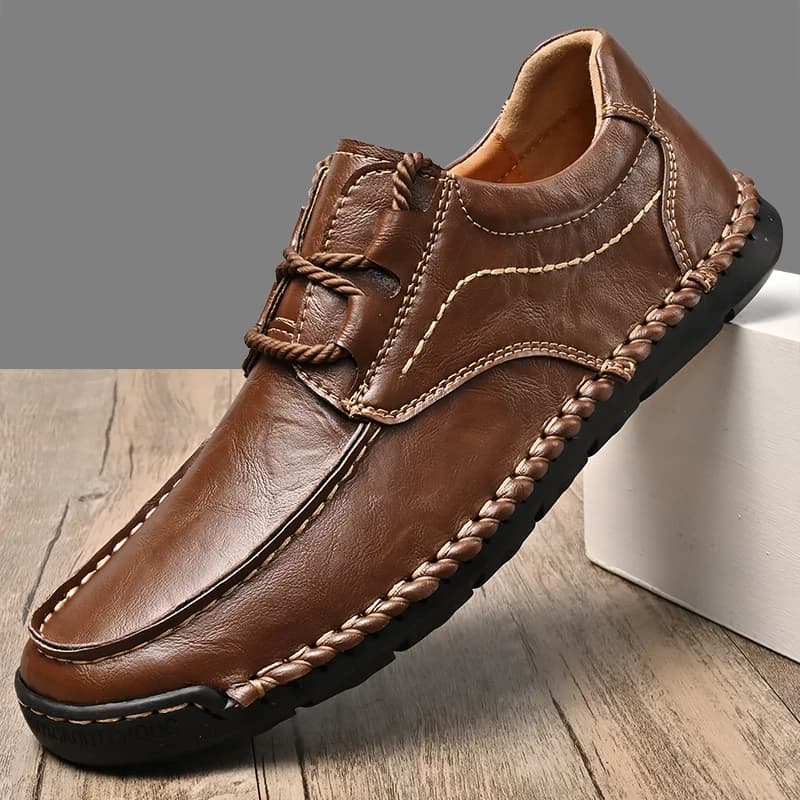 Copriscarpe casual in pelle fatti a mano, trendy e versatili, senza lacci, con suola morbida, antiscivolo e resistenti all'usura, per l'uso quotidiano da uomo.