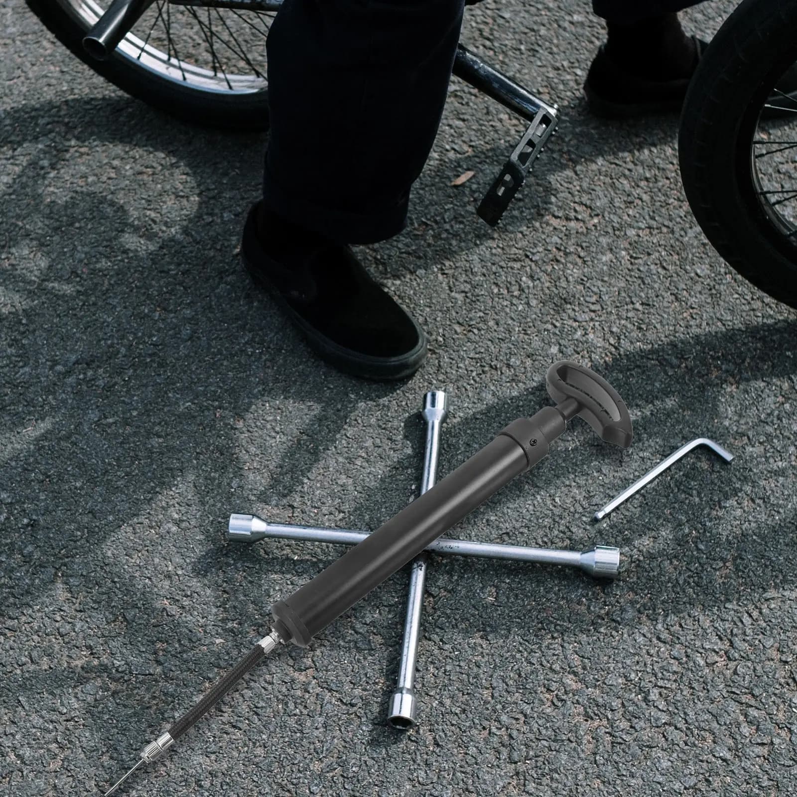 Set di 1 Pompa per Bicicletta Premium in Metallo e Plastica, Pompa d'Aria Portatile Leggera per Pneumatici di Bici, Palloni, Gonfiaggio di Pallacanestro e Calcio