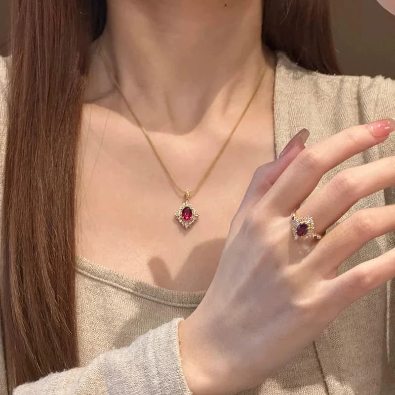 Collana di cristallo rosso di fascia alta Catena di clavicole di moda Anello di geometria di lusso leggero Set di gioielli lucidi per regalo da donna KOFSAC