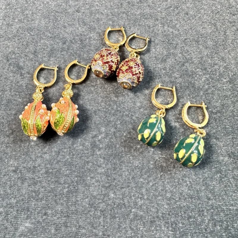 Gioielli medievali invernali Design di nicchia Fibbia a ferro di cavallo a forma di U Ciondolo a forma di uovo Ottone Orecchini smaltati dipinti a mano per le donne