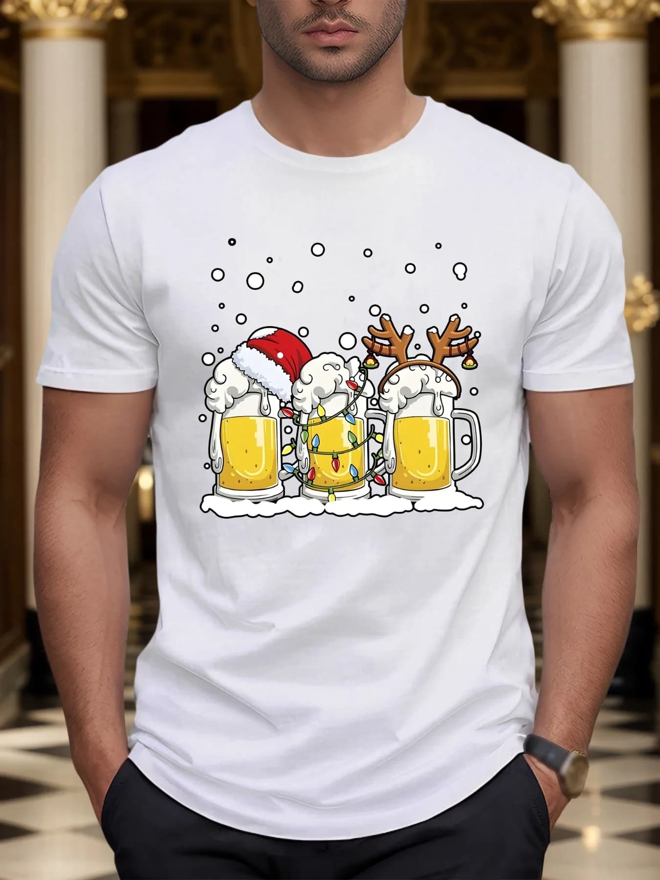 T-shirt casual a maniche corte giallo vibrante da uomo con cappello festivo da Babbo Natale, tazze da birra e grafica con fiocchi di neve - Comfort estivo rotondo