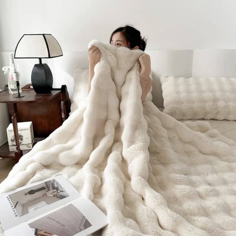 2025 nuovo colore solido imitazione coniglio peluche latte peluche addensato termico per il tempo libero coperta per la casa coperta per pisolino da ufficio, senza federa.