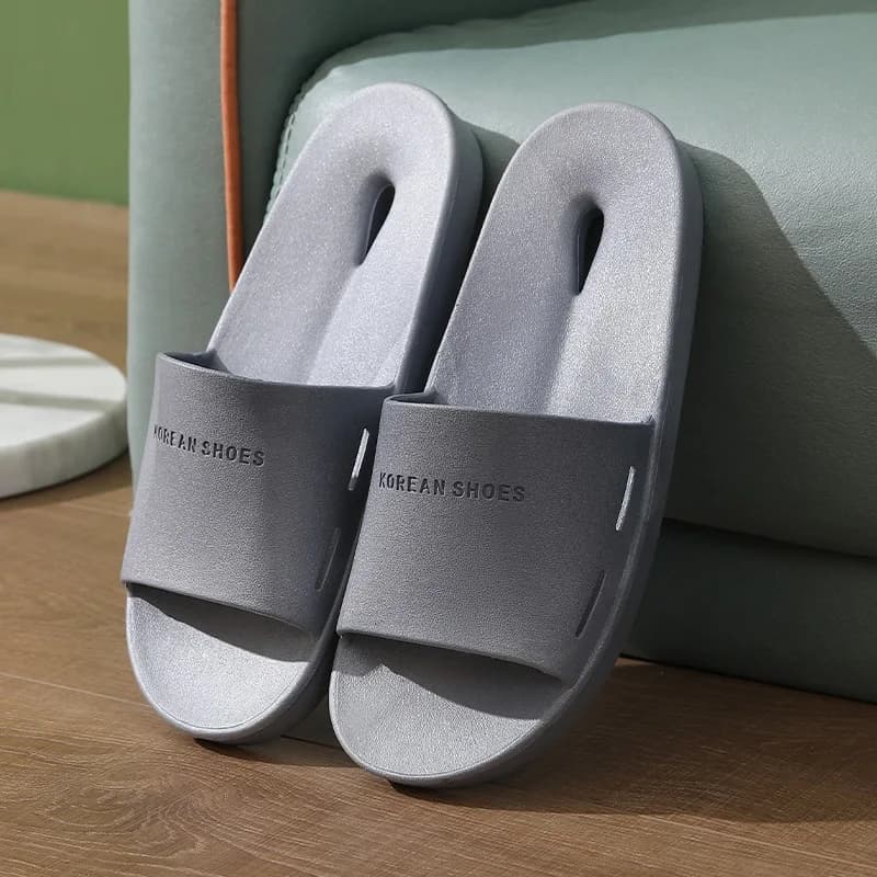 Ciabatte estive per uomo e donna, antiscivolo e resistenti all'usura, scarpe da bagno leggere e comode per uso quotidiano in casa.