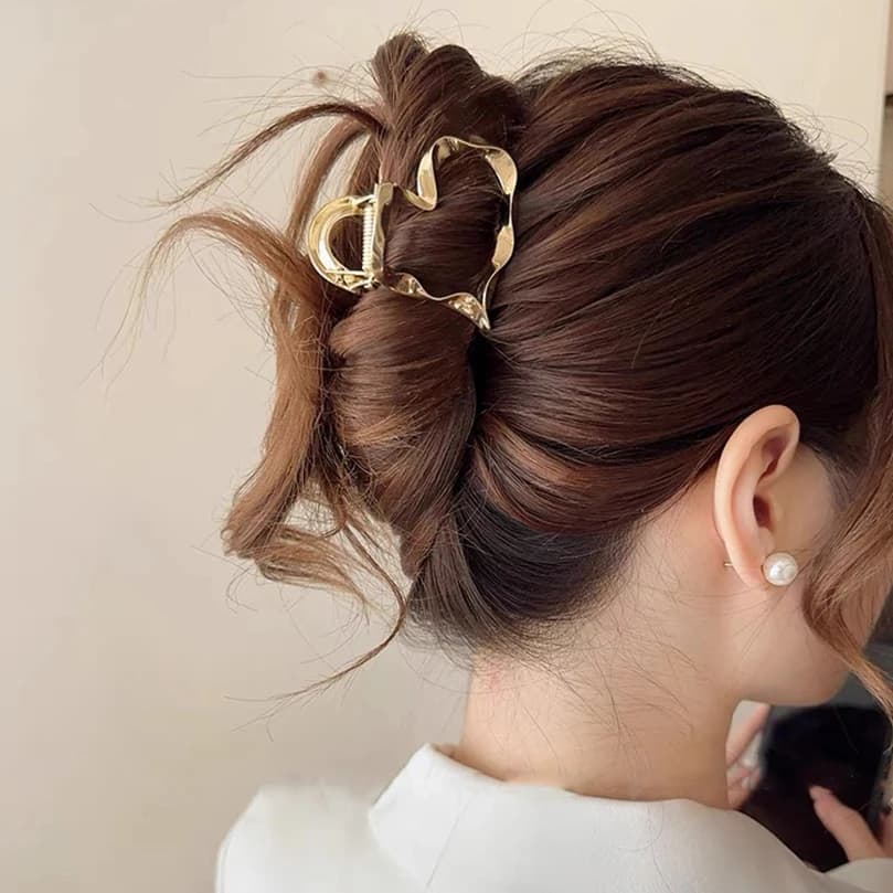AWAYTR Artiglio per capelli in metallo Clip per granchio per donne Ragazze Oro cavo 6 cm Liquido Amore Clip per capelli in lega Clip per squalo Accessori per capelli