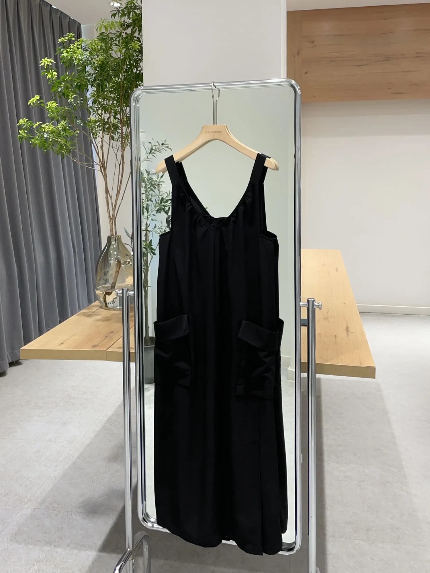 Nok Xiaola Authentic Summer 2026 Brand Little Be Home Workwear Style V-neck Strap Dress High Waist Polyester Fiber Casual A-l...