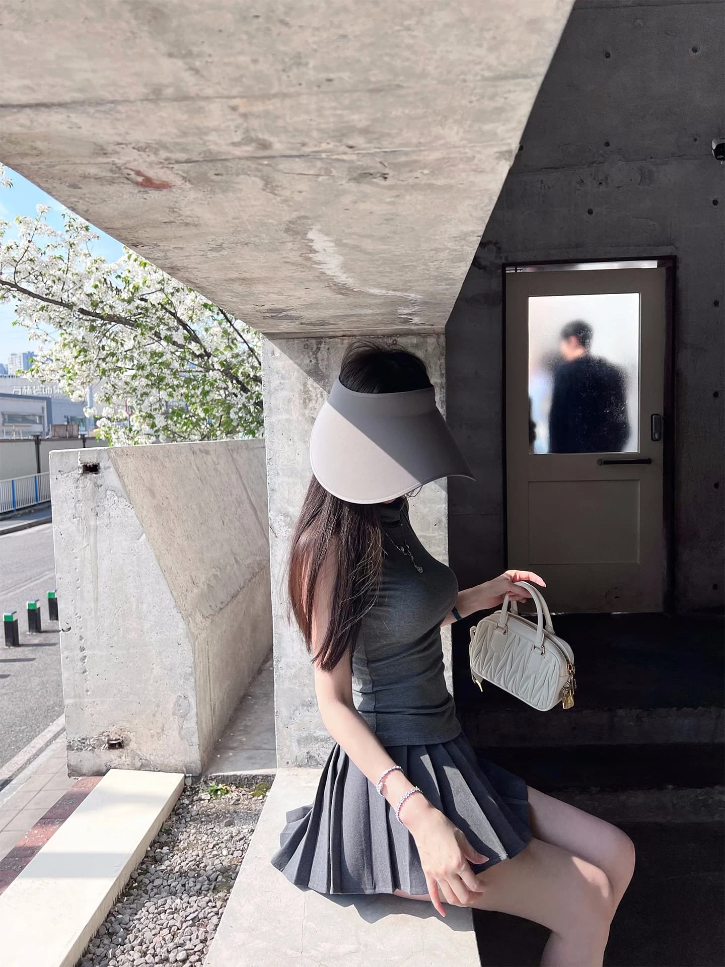 Set di moda primaverile in stile coreano con gonna a quadri e top lavorato a maglia a vita alta per ragazze, gonna corta a collo alto a mezza lunghezza